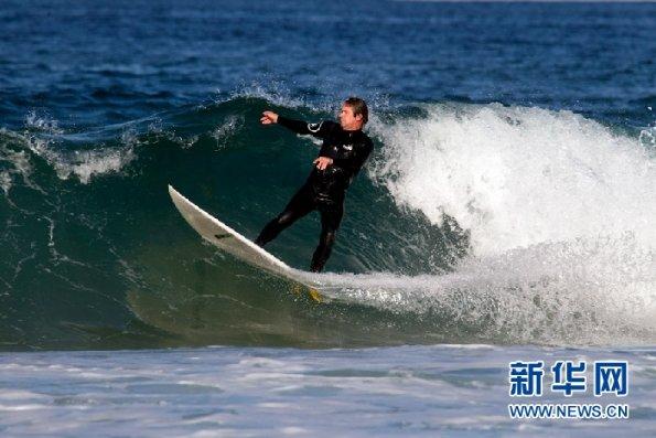 你见过站在海边的婚车吗？万平口“只有爱”观光车来了！